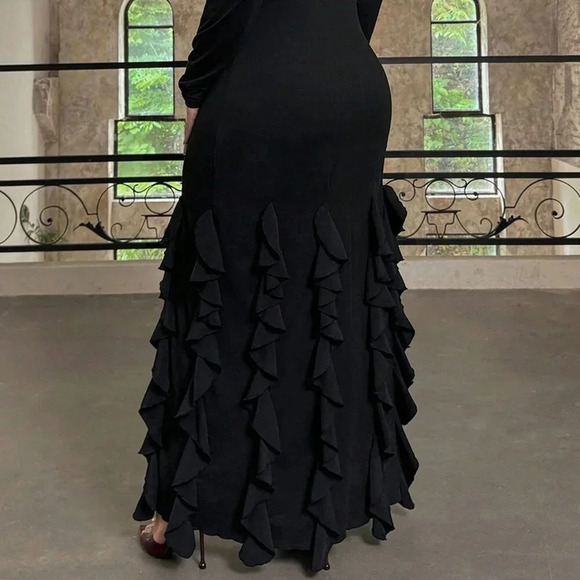 Black Elegant Women's Plus Size Sexy Design Scoop Neck Maxi A-Line Dress - Picture 6 of 8